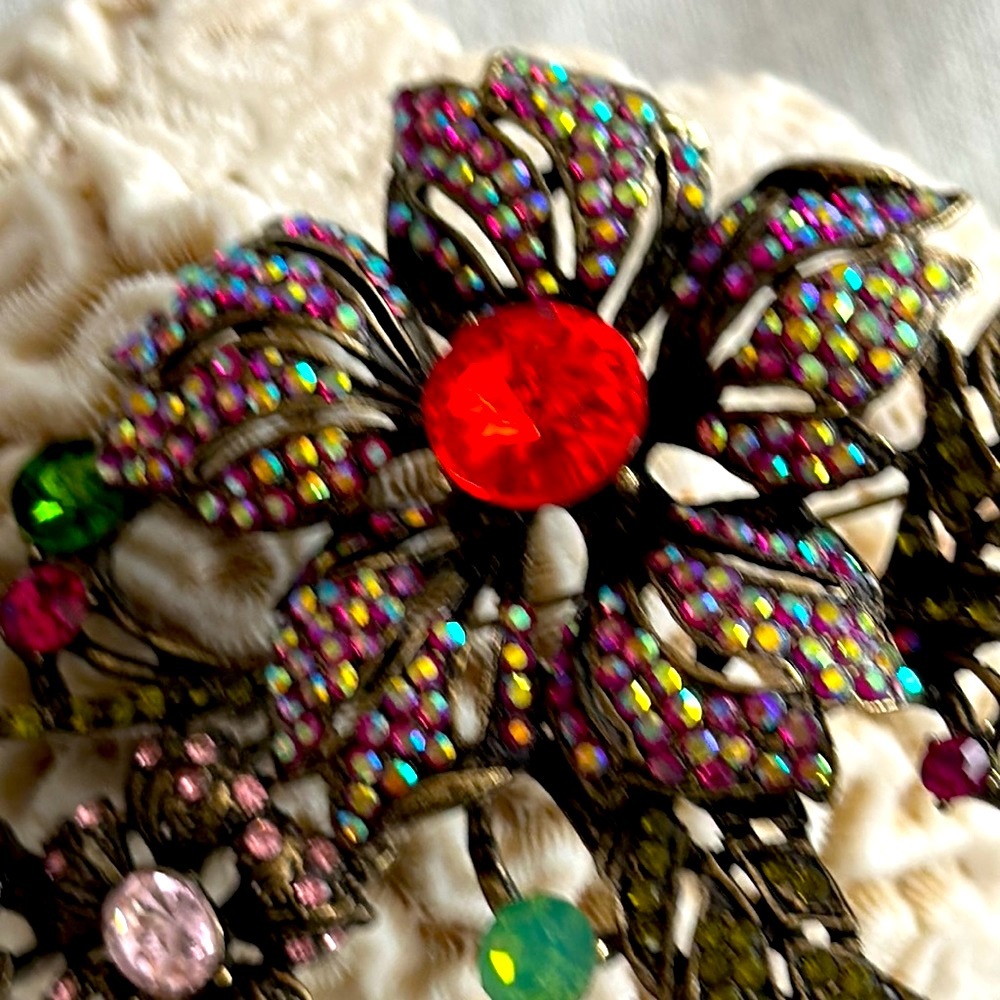 Gorgeous Exciting Large Statement Brooch - image 4